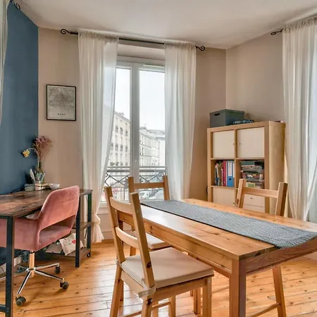 Bright T2 - Near Pere-lachaise Cemetery *